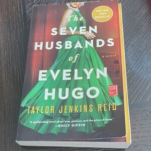 - The Seven Husbands of Evelyn Hugo (Green Cover)